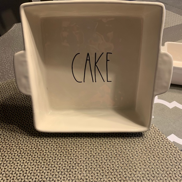 Rae Dunn “Cake” dish - Picture 2 of 3